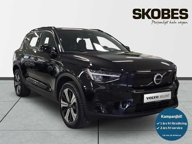 Svart Begagnad 2023 Volvo XC40 Core SUV | 329 100 kr (Superpris) - Bild 1/4