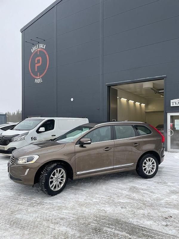 Begagnad Volvo XC60 Summum 181 HK (133 kW) 2014 Brun SUV