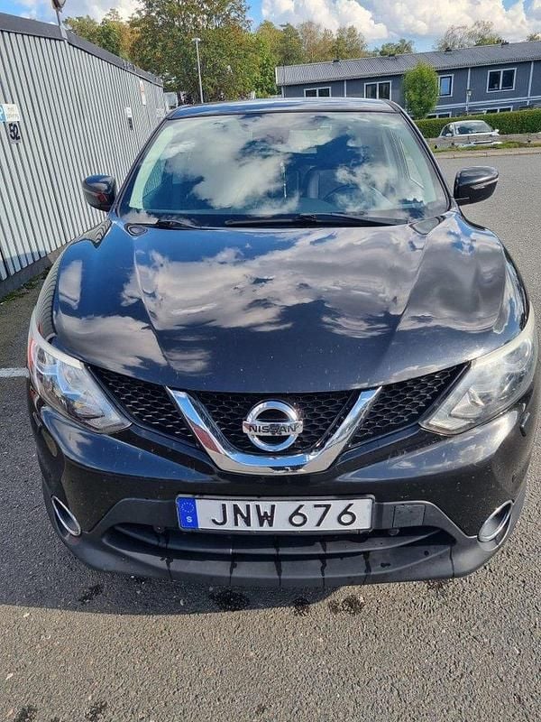 Svart Begagnad 2015 Nissan Qashqai SUV | 105 000 kr (Marknadspris) - Bild 1/3