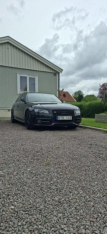 Grå Begagnad 2010 Audi A4 S-Line Sedan | 65 000 kr (Bra pris) - Bild 1/4