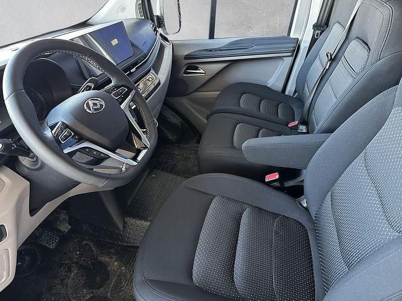 Begagnad Maxus eDeliver 7 152 kW (207 HK) 2024 Grå Van