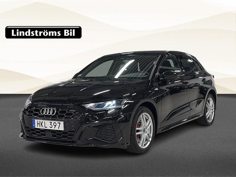 Svart Begagnad 2022 Audi A3 Sportback e-tron S-Line Halvkombi | 329 900 kr (Lite dyr) - Bild 1/3