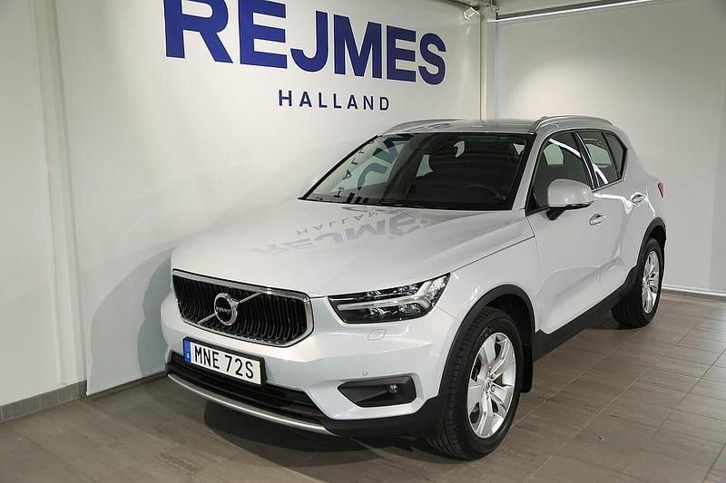 Silver Begagnad 2020 Volvo XC40 Momentum SUV | 319 500 kr (Marknadspris) - Bild 1/4