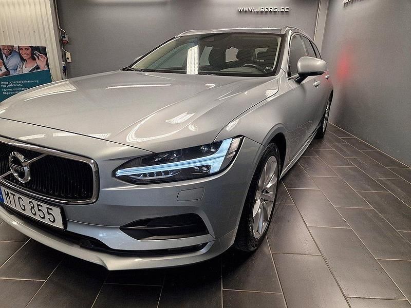 Begagnad Volvo V90 Momentum 190 HK (139 kW) 2018 Silver Kombi
