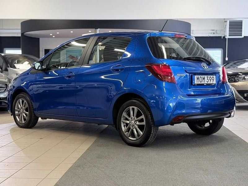 Begagnad Toyota Yaris Active 99 HK (72 kW) 2014 Blå Halvkombi