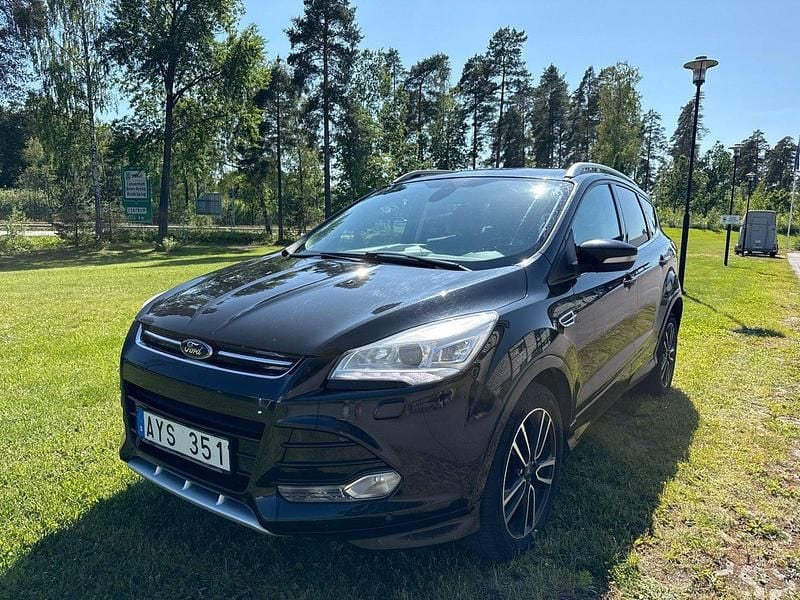 Svart Begagnad 2013 Ford Kuga Titanium X SUV | 99 900 kr (Marknadspris) - Bild 1/4