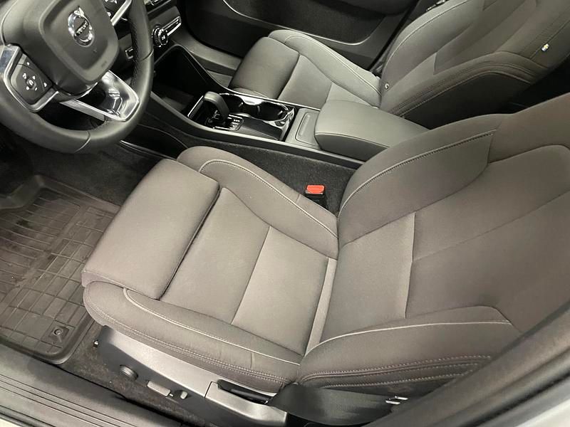 Begagnad Volvo C40 Ultimate 299 kW (407 HK) 2022 Silver SUV