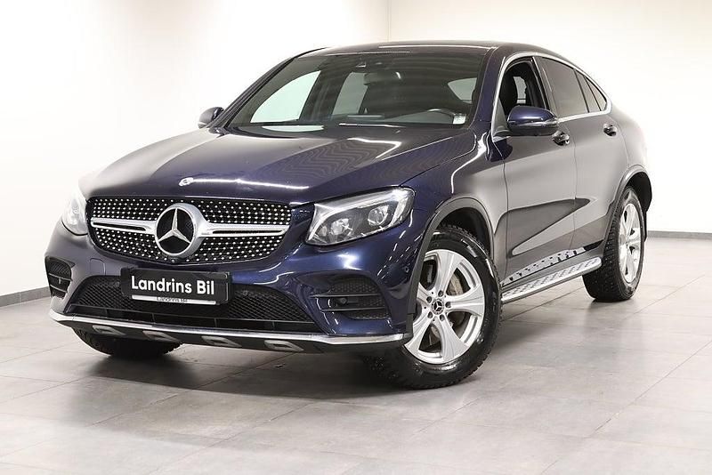 Mörkblå Begagnad 2018 Mercedes GLC250 AMG line Sportkupé | 299 000 kr (Bra pris) - Bild 1/4