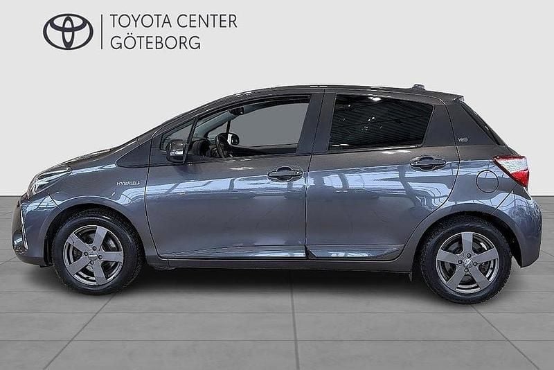Begagnad Toyota Yaris Hybrid 102 HK (75 kW) 2019 Mörkgrå Halvkombi
