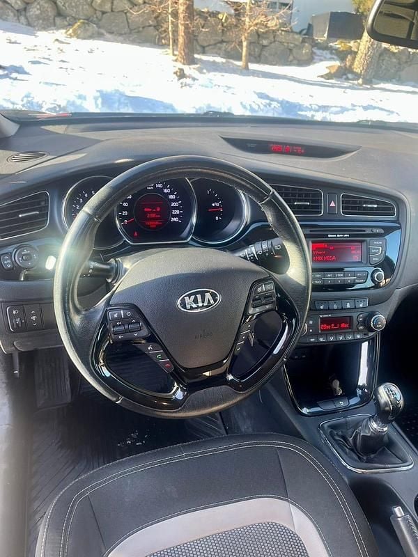 Begagnad Kia Ceed Sportswagon 128 HK (94 kW) 2014 Kombi