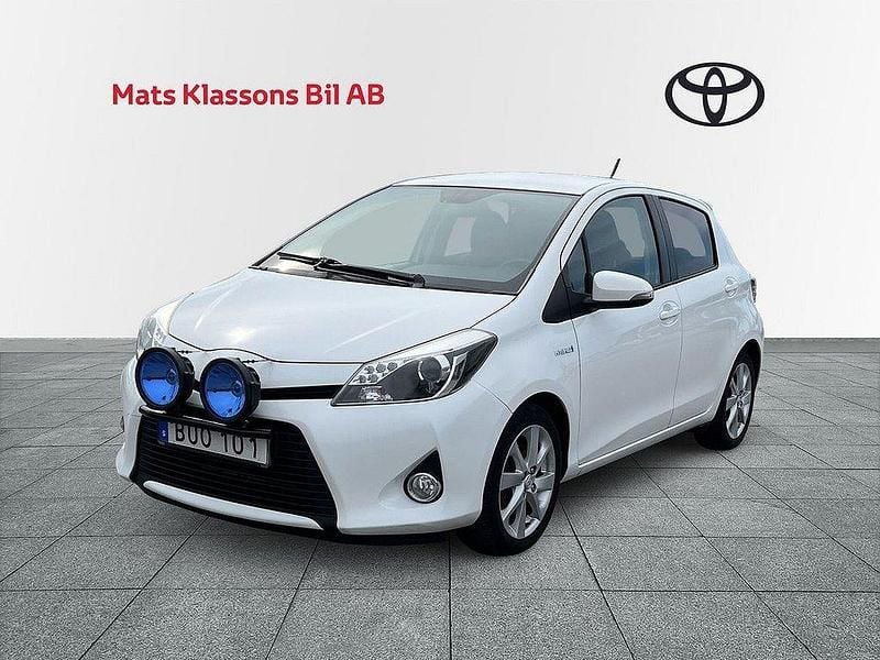 Vit Begagnad 2013 Toyota Yaris Hybrid Style Halvkombi | 89 000 kr (Bra pris) - Bild 1/4