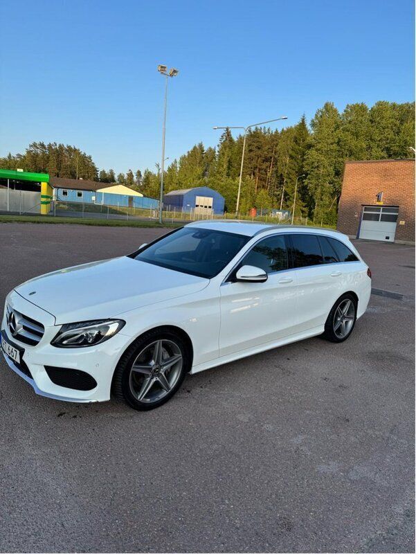 Vit Begagnad 2018 Mercedes C220 AMG line Kombi | 255 000 kr (Marknadspris) - Bild 1/4