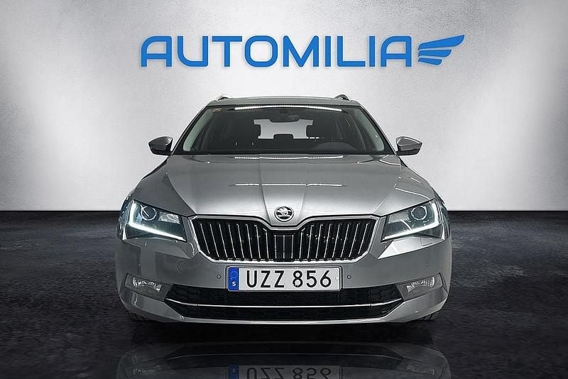 Begagnad Skoda Superb Style 150 HK (110 kW) 2016 Grå Kombi