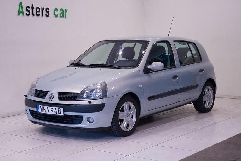 Ljusgrå Begagnad 2004 Renault Clio R.S. Halvkombi | 40 000 kr (Marknadspris) - Bild 1/4
