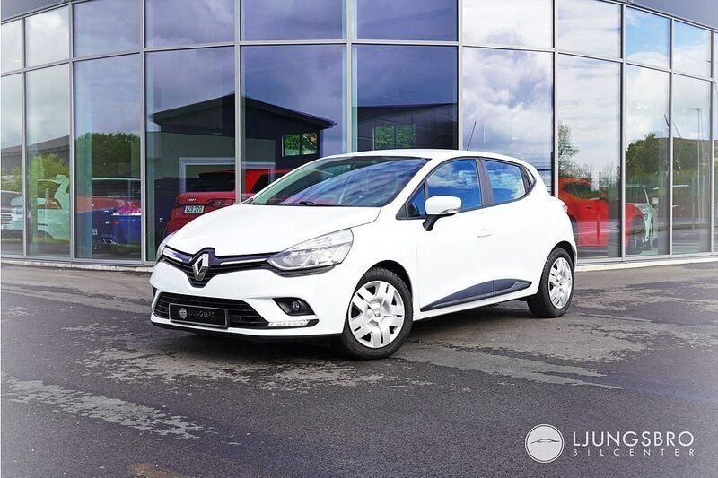 Vit Begagnad 2019 Renault Clio IV Halvkombi | 119 900 kr (Marknadspris) - Bild 1/4