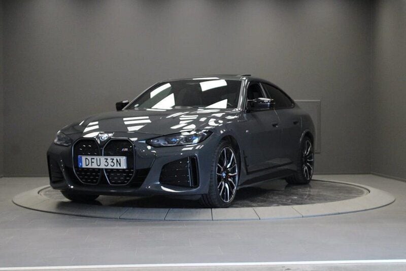 Grå Begagnad 2022 BMW i4 M Sport Sedan | 509 000 kr - Bild 1/4