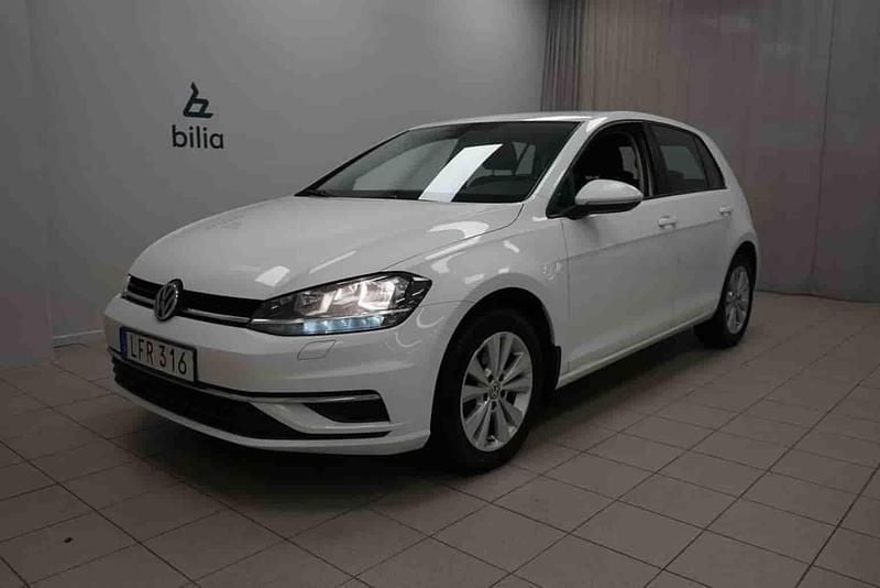 Vit Begagnad 2018 VW Golf VII Halvkombi | 119 900 kr (Marknadspris) - Bild 1/1