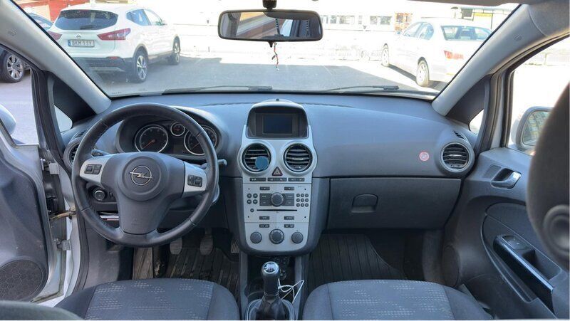 Grå Begagnad 2011 Opel Corsa Enjoy Halvkombi | 46 900 kr (Marknadspris) - Bild 1/4
