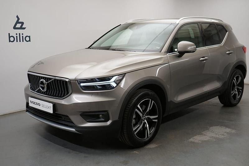 Grå Begagnad 2020 Volvo XC40 Inscription SUV | 324 900 kr (Marknadspris) - Bild 1/3