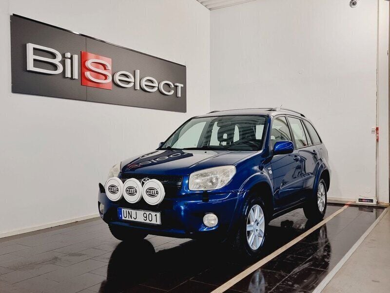 Blå Begagnad 2003 Toyota RAV4 SUV | 62 900 kr (Marknadspris) - Bild 1/4