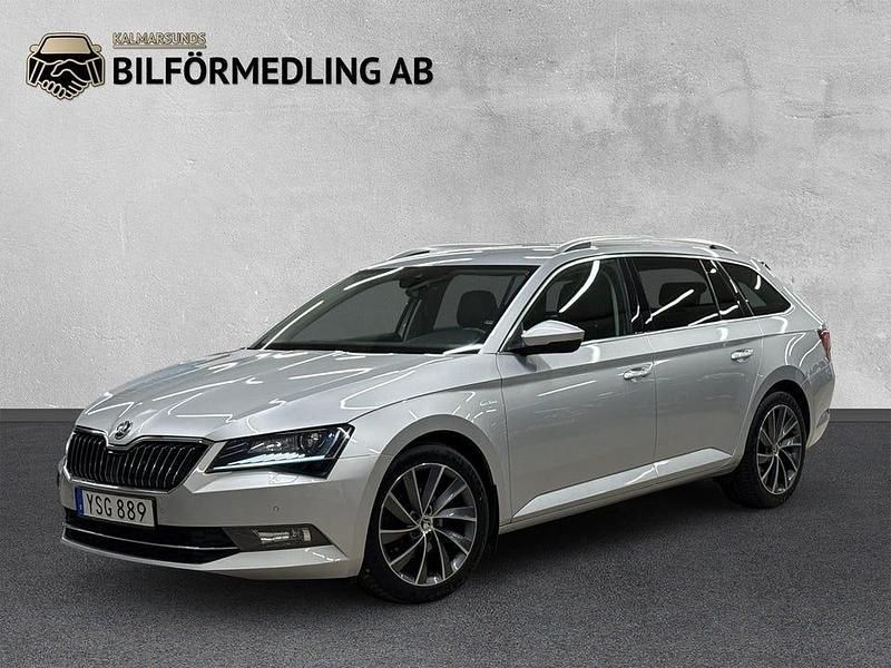 Silver Begagnad 2017 Skoda Superb Business Line Kombi | 184 900 kr (Marknadspris) - Bild 1/4