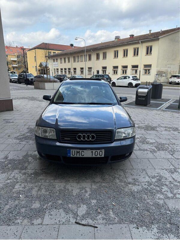 Blå Begagnad 2004 Audi A6 Comfort Kombi | 27 000 kr (Bra pris) - Bild 1/4