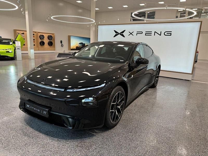 Begagnad XPENG P7 349 kW (475 HK) 2024 Svart Sedan