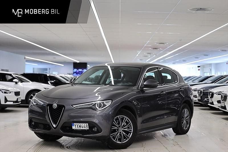 Grå Begagnad 2017 Alfa Romeo Stelvio SUV | 189 900 kr (Bra pris) - Bild 1/2