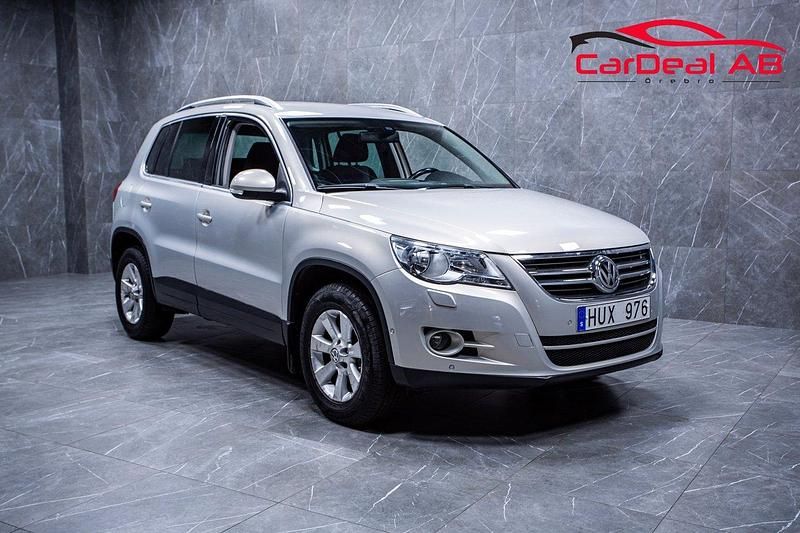 Silver Begagnad 2008 VW Tiguan Sportline SUV | 63 800 kr (Marknadspris) - Bild 1/4
