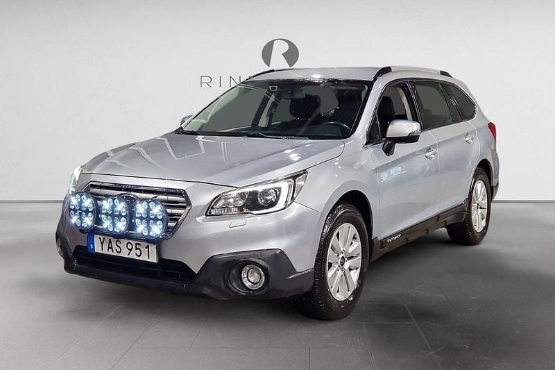 Silver Begagnad 2015 Subaru Outback Kombi | 124 900 kr (Marknadspris) - Bild 1/3