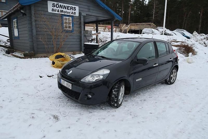 Svart Begagnad 2010 Renault Clio R.S. Halvkombi | 19 500 kr (Superpris) - Bild 1/4