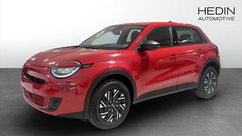 Röd (red) Ny 2025 Fiat 600 Lounge SUV | 350 800 kr (Marknadspris) - Bild 1/4