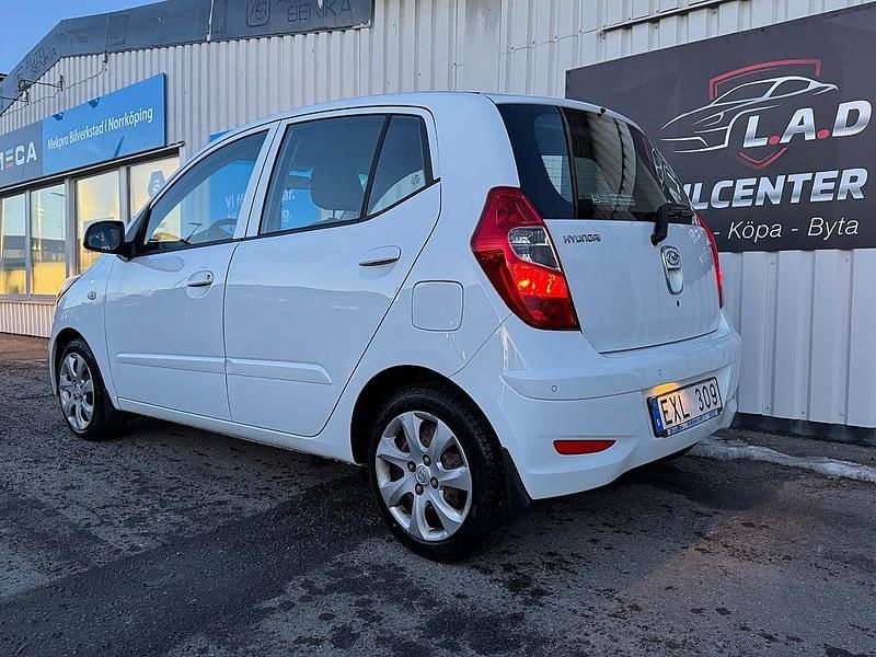 Begagnad Hyundai i10 Premium 69 HK (50 kW) 2012 Vit Halvkombi