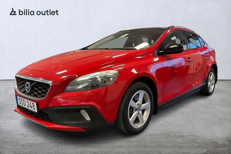 Begagnad Volvo V40 Summum 179 HK (131 kW) 2015 Röd Halvkombi