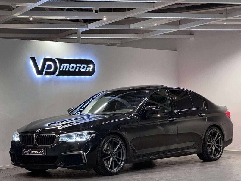Svart Begagnad 2017 BMW M550 Comfort Edition Sedan | 399 700 kr (Superpris) - Bild 1/4