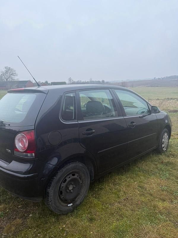 Begagnad VW Polo 70 HK (51 kW) 2008 Halvkombi