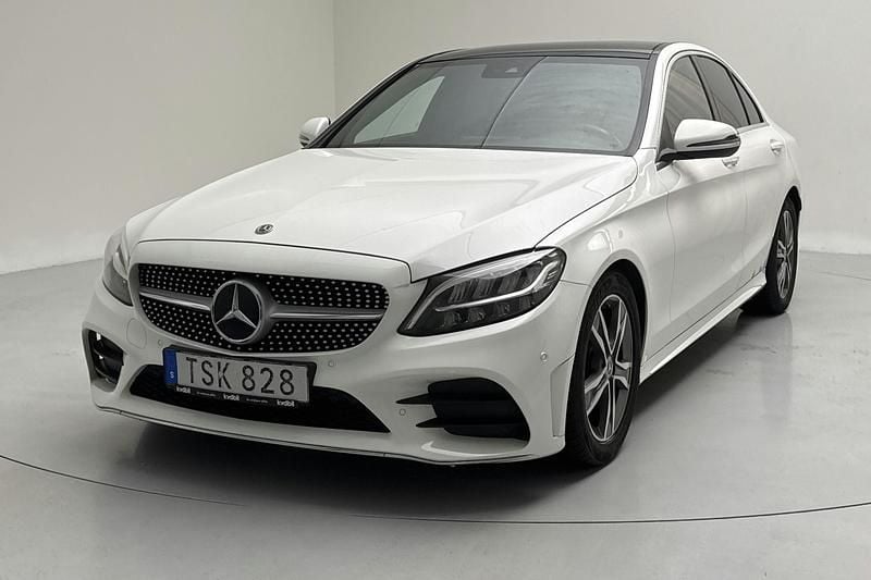Vit Begagnad 2019 Mercedes C200 AMG line | 239 800 kr (Dyr) - Bild 1/4