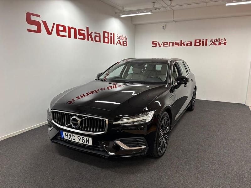 Svart Begagnad 2021 Volvo V60 Inscription Kombi | 269 000 kr (Marknadspris) - Bild 1/4