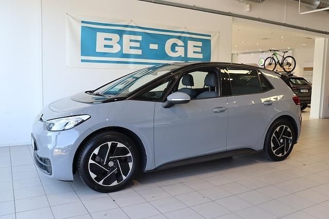 Grå Begagnad 2022 VW ID.3 Pro Performance Halvkombi | 239 900 kr (Superpris) - Bild 1/4