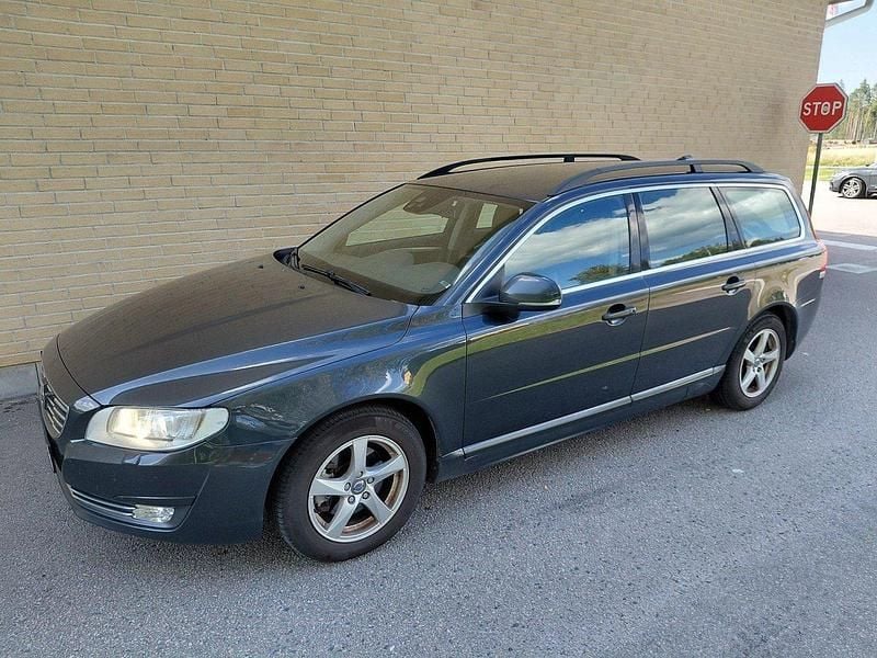 Grå Begagnad 2015 Volvo V70 Kombi | 89 000 kr (Superpris) - Bild 1/4