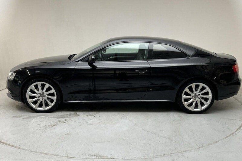 Svart Begagnad 2013 Audi A5 Comfort Sportkupé | 147 000 kr (Marknadspris) - Bild 1/4