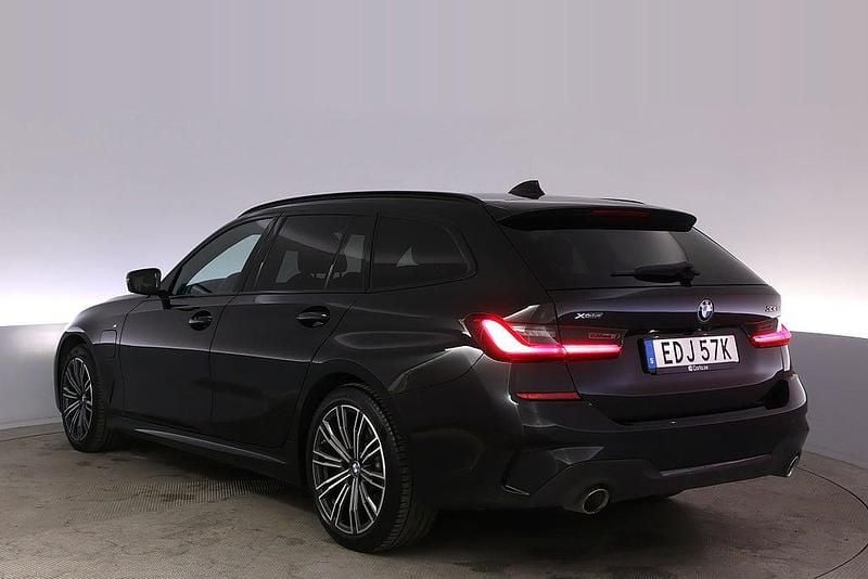 Begagnad BMW 330e M Sport 215 HK (158 kW) 2020 Svart Kombi