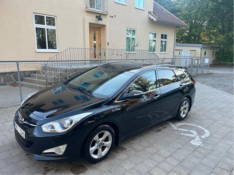 Svart Begagnad 2012 Hyundai i40 Kombi | 38 000 kr (Superpris) - Bild 1/4