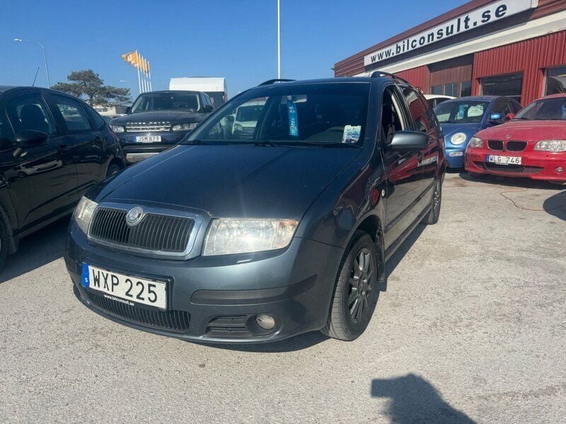 Begagnad Skoda Fabia 64 HK (47 kW) 2006 Mörkgrå (gråmetallic) Halvkombi