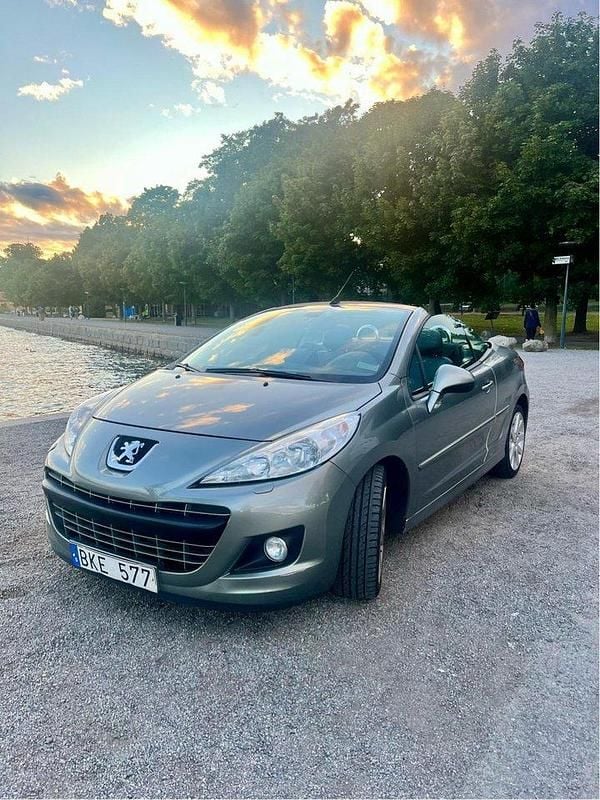 Grå Begagnad 2010 Peugeot 207 CC Cab | 41 500 kr (Marknadspris) - Bild 1/4