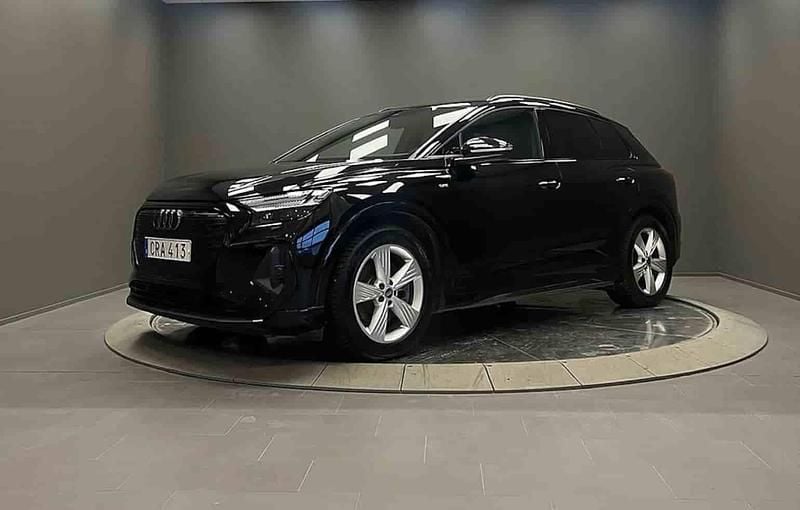Svart Begagnad 2024 Audi Q4 e-tron SUV | 469 000 kr (Lite dyr) - Bild 1/1