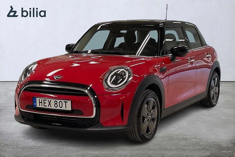 Chili red Begagnad 2022 Mini Cooper Halvkombi | 239 900 kr (Marknadspris) - Bild 1/4