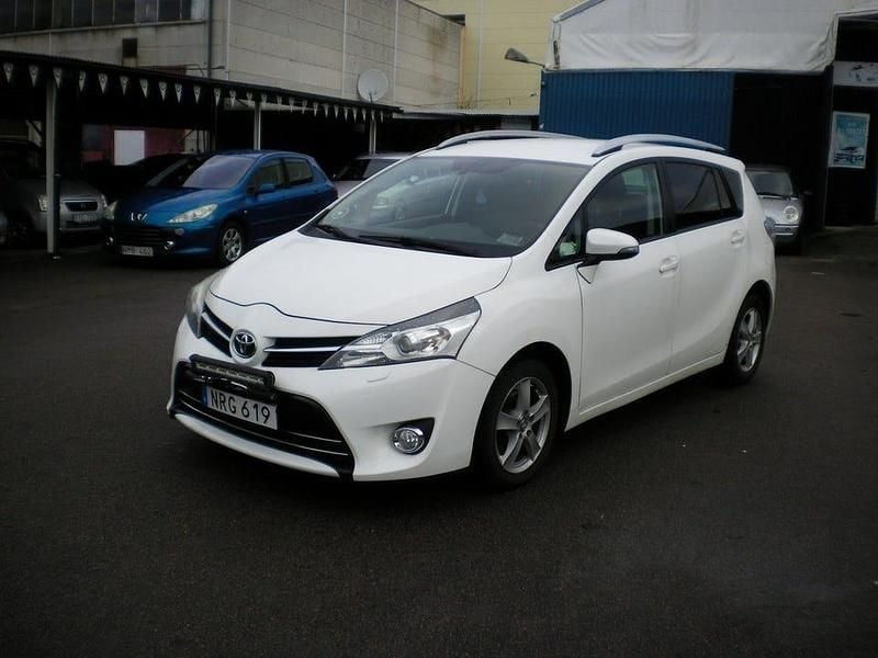 Vit Begagnad 2014 Toyota Verso Minibuss | 85 000 kr (Marknadspris) - Bild 1/4