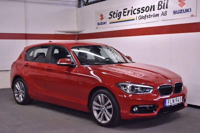 Röd Begagnad 2015 BMW 120 Sport Line Halvkombi | 179 500 kr (Marknadspris) - Bild 1/4