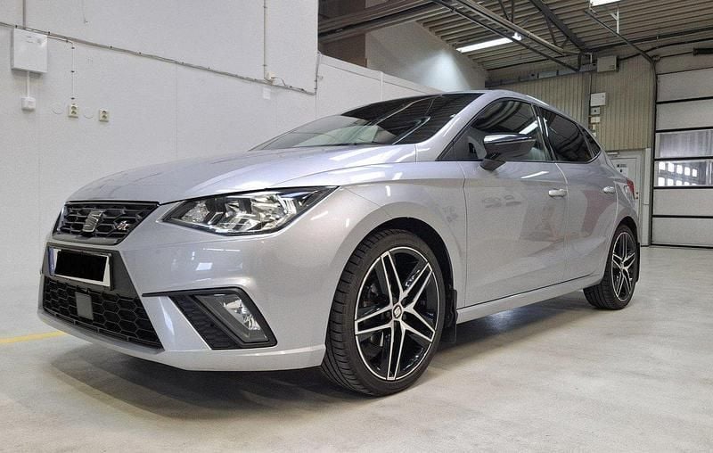 Silver Begagnad 2020 Seat Ibiza FR Halvkombi | 155 000 kr (Marknadspris) - Bild 1/4